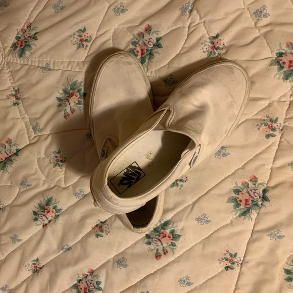 Men’s Vans Slip On Shoes (Size 10.5 US). - Picture 2 of 3